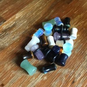 10 pairs of plugs mixed sized 2 and 4g